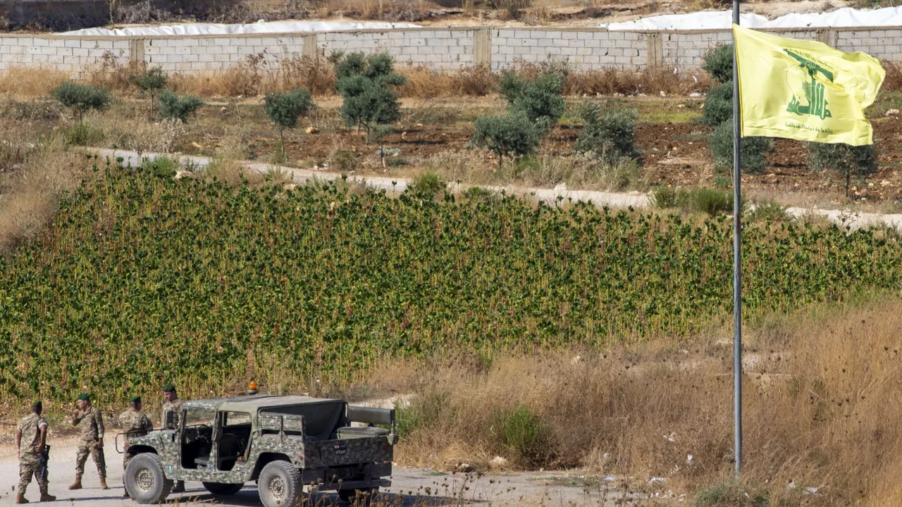 نواب لبنانيون ينظمون وقفة احتجاجية تنديدا بضم إسرائيل قرية الغجر إلى الأراضي المحتلة