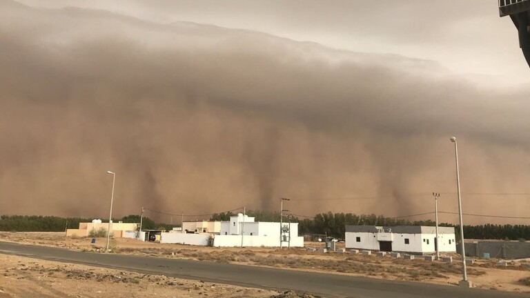 ليبيا.. انقطاع الطريق بين شحات وسوسة جراء السيول (صور)