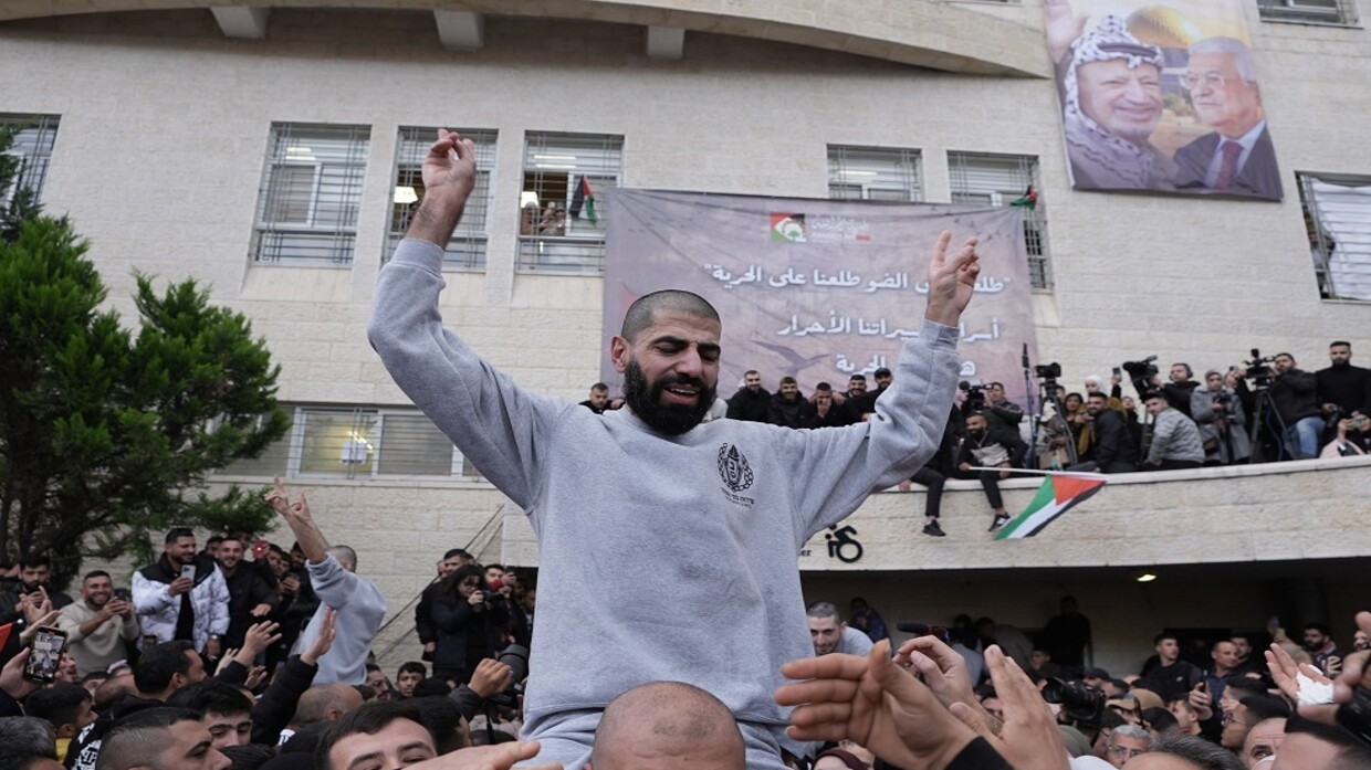 أسير فلسطيني محرر ضمن صفقة "طوفان الأحرار" / Gettyimages.ru